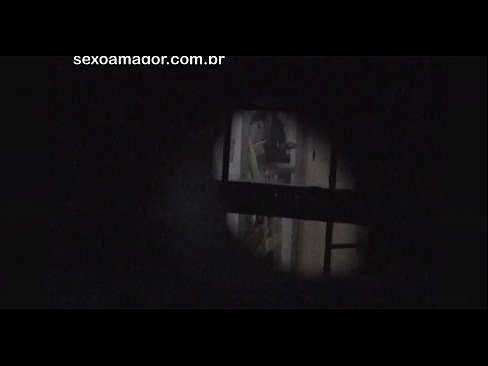❤️ Blondie ezkutuan grabatzen du auzoko voyeur batek adreilu hutsen atzean ezkutatuta ️❌ Porno pornoan eu.credit-assorti.ru ❤